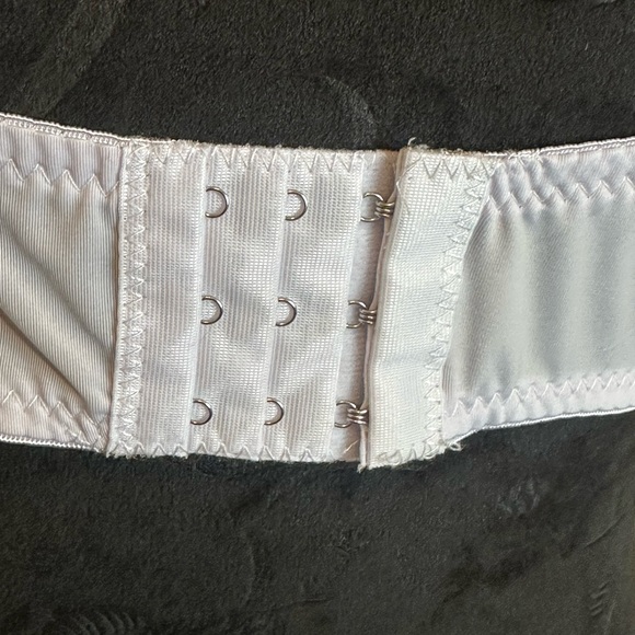 Angelina White Full-Coverage Wired T Shirt Bra with Adjustable Straps - Picture 5 of 6